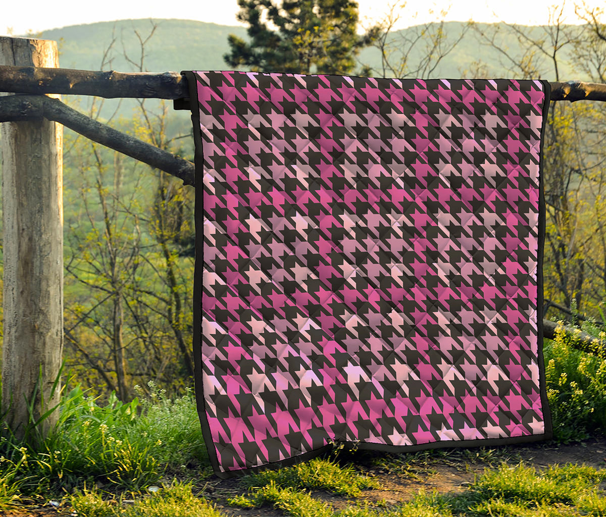 Pink Houndstooth Pattern Print Quilt