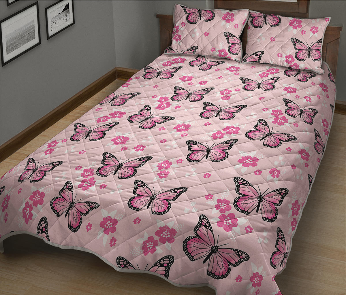 Pink Monarch Butterfly Pattern Print Quilt Bed Set