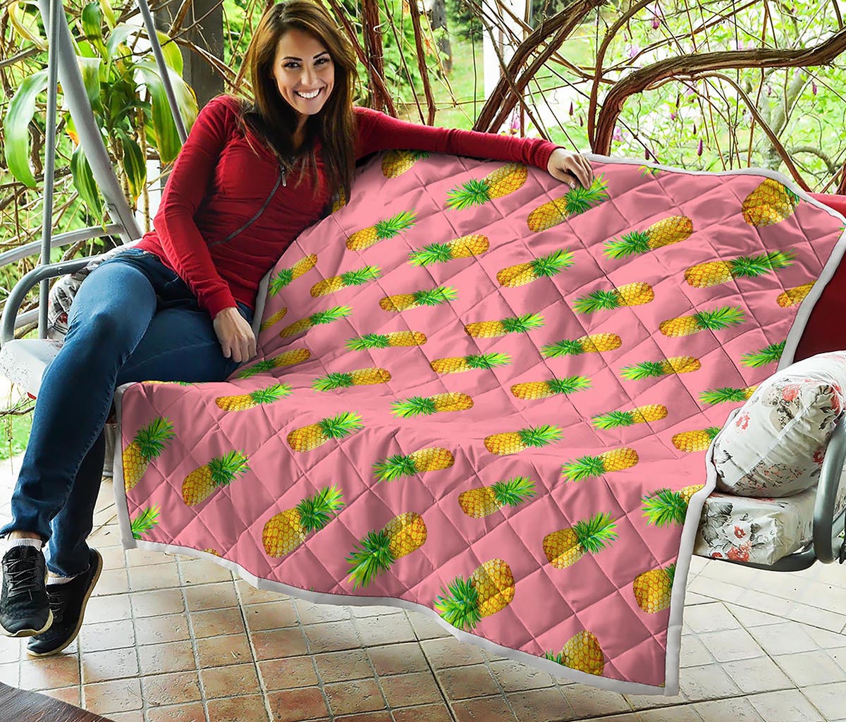 Pink Pineapple Pattern Print Quilt