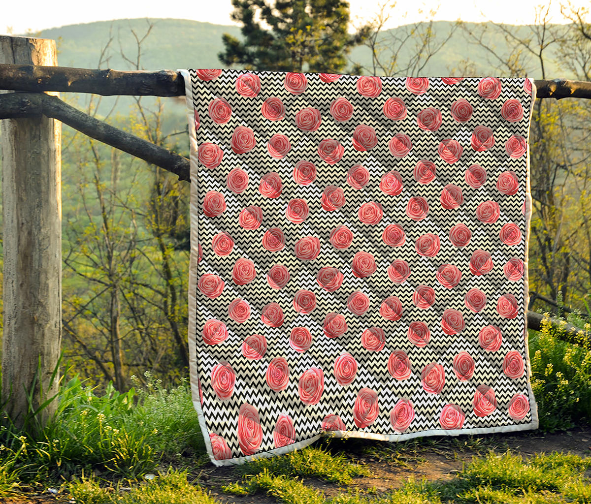 Pink Rose Zigzag Pattern Print Quilt