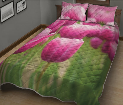 Pink Tulip Print Quilt Bed Set
