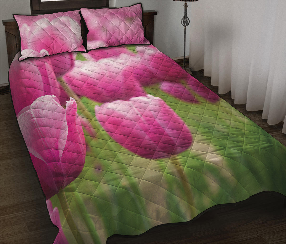 Pink Tulip Print Quilt Bed Set