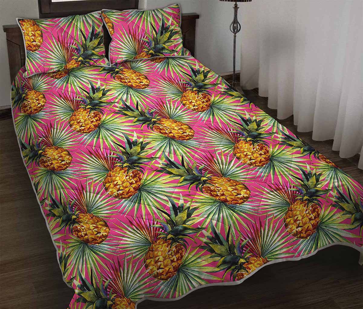 Pink Watercolor Pineapple Pattern Print Quilt Bed Set