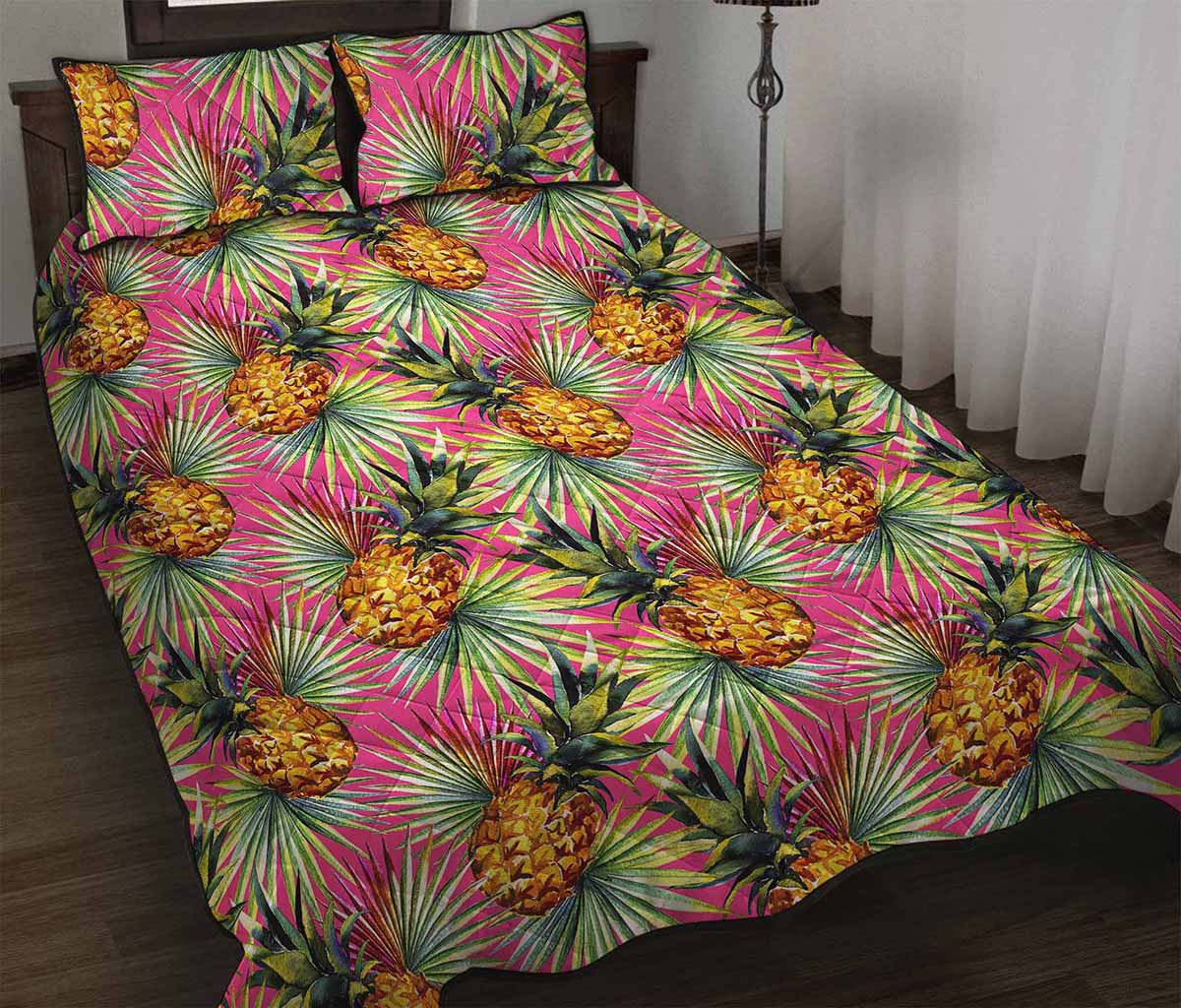 Pink Watercolor Pineapple Pattern Print Quilt Bed Set