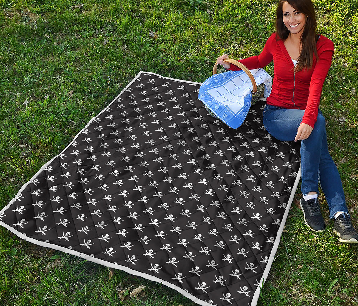 Pirate Skull Symbol Pattern Print Quilt