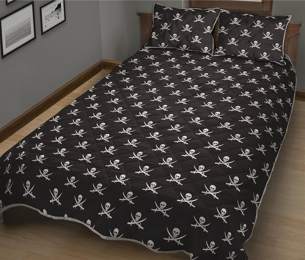 Pirate Skull Symbol Pattern Print Quilt Bed Set
