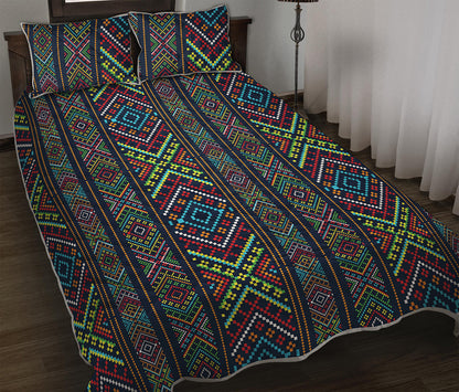 Pixel Ethnic Pattern Print Quilt Bed Set