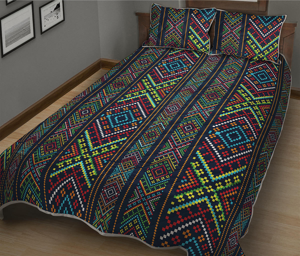 Pixel Ethnic Pattern Print Quilt Bed Set