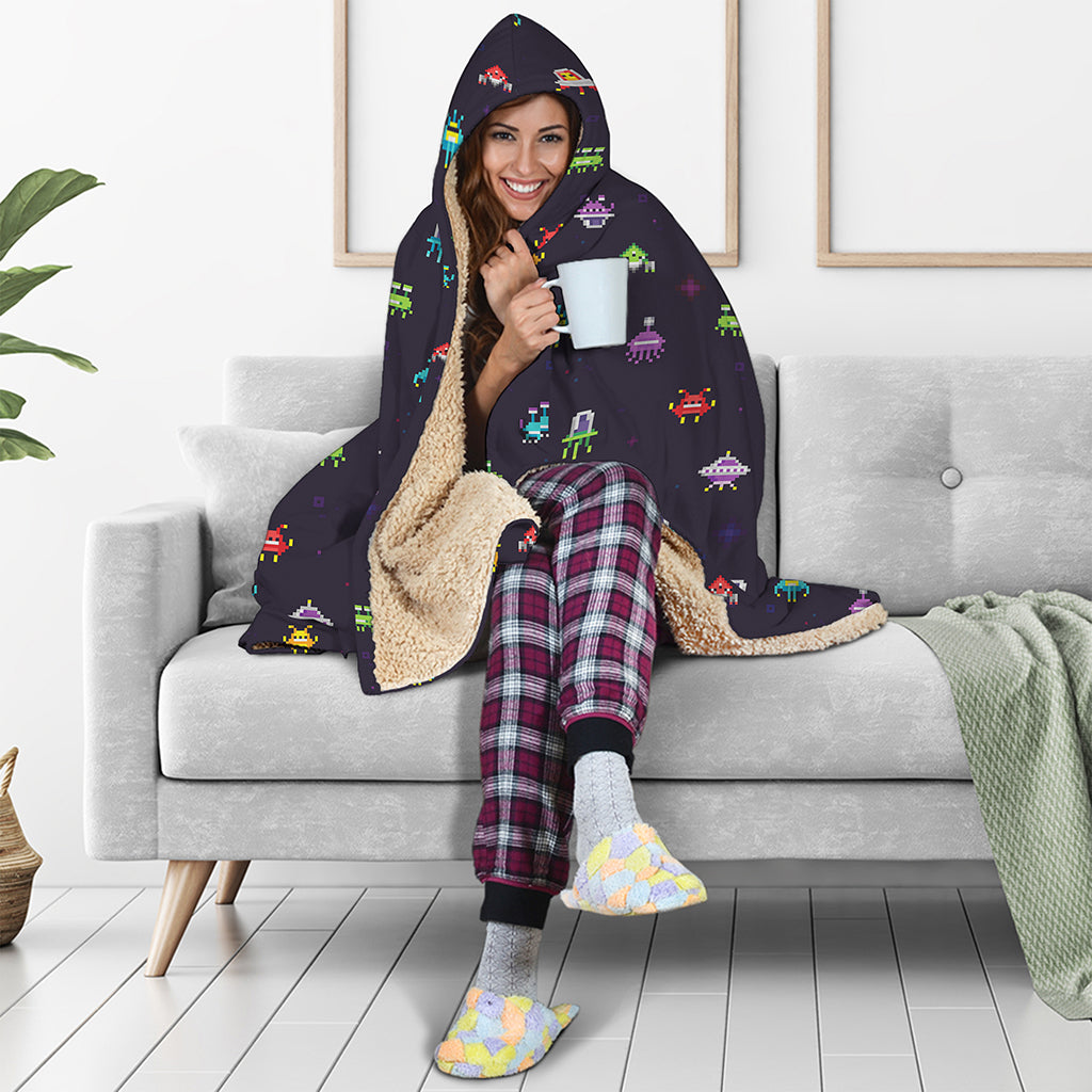 Pixel UFO Aliens Pattern Print Hooded Blanket