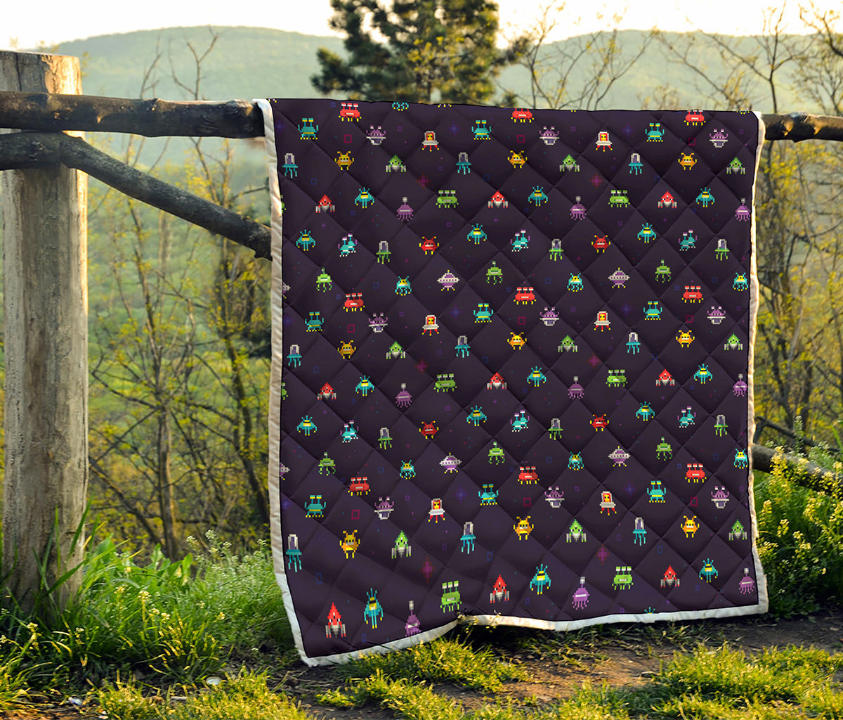 Pixel UFO Aliens Pattern Print Quilt