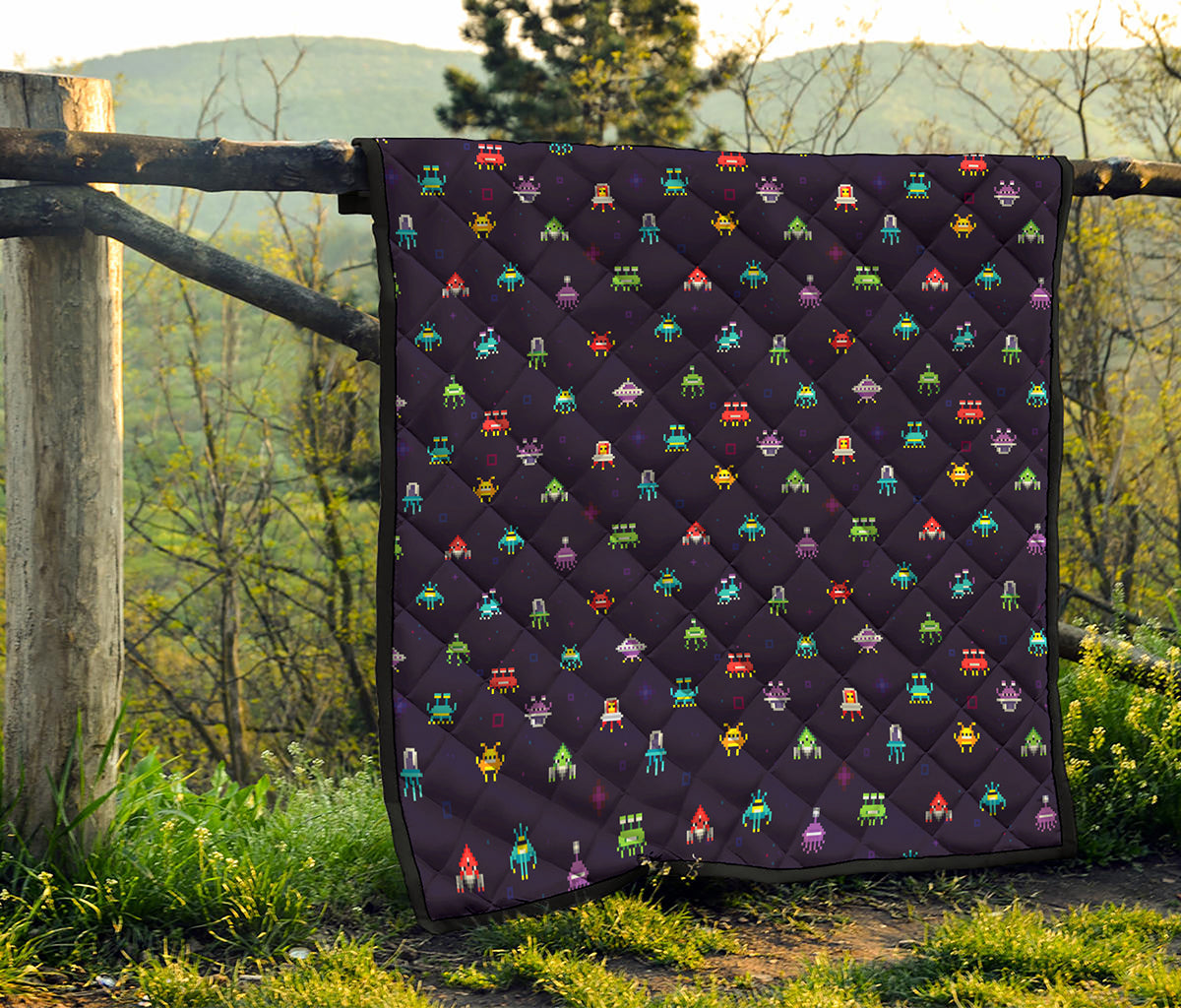 Pixel UFO Aliens Pattern Print Quilt