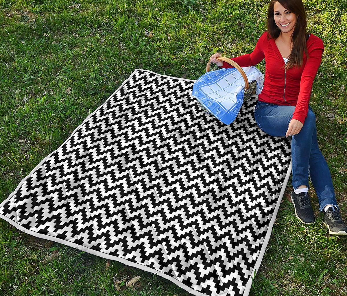 Pixel Zigzag Pattern Print Quilt