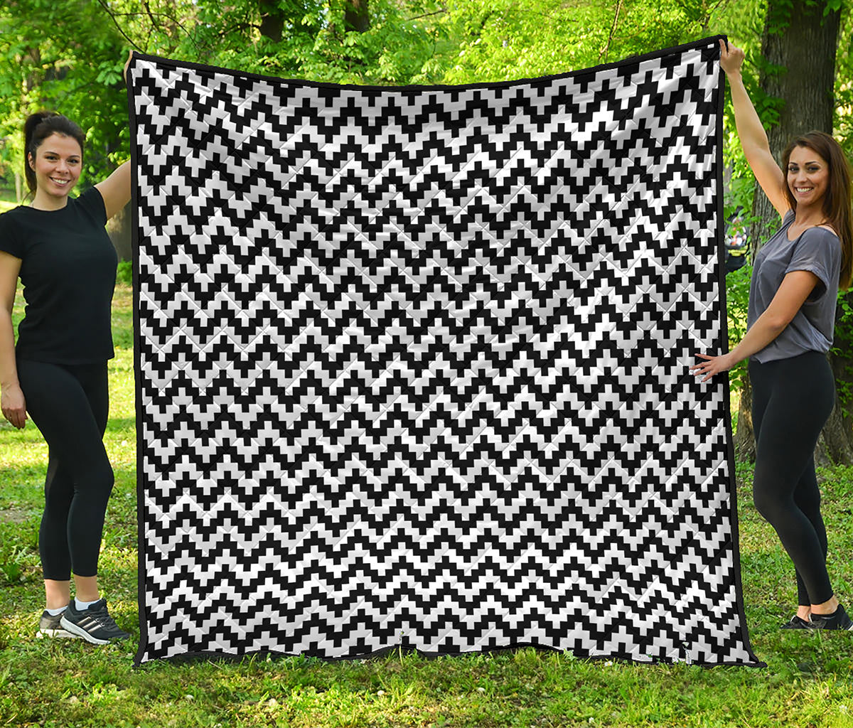 Pixel Zigzag Pattern Print Quilt
