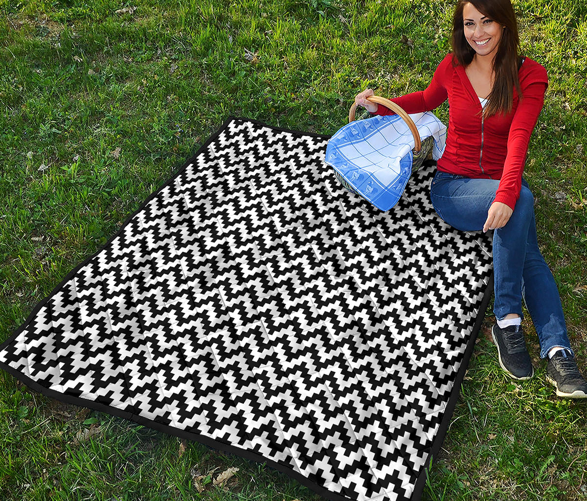 Pixel Zigzag Pattern Print Quilt