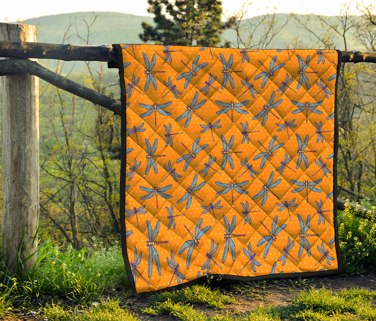 Polka Dot Dragonfly Pattern Print Quilt