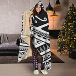 Polynesian Tribal Tattoo Pattern Print Hooded Blanket