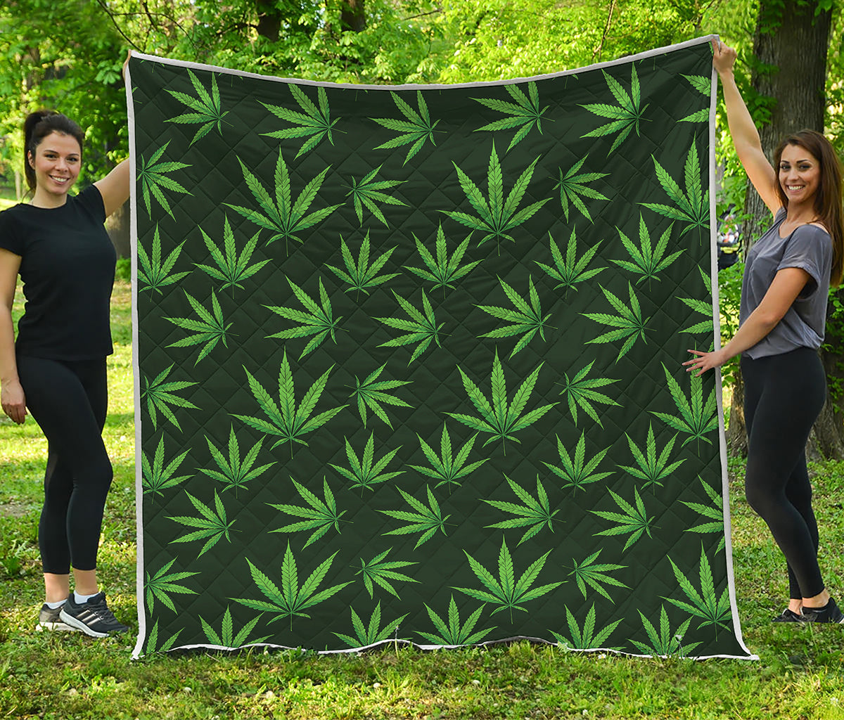 Pot Leaf Pattern Print Quilt
