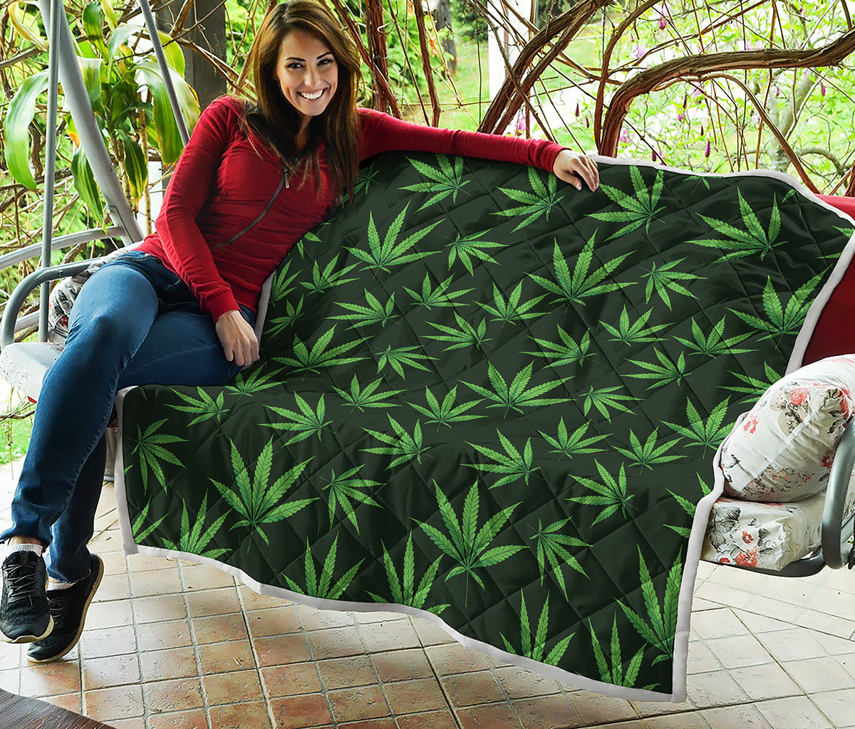 Pot Leaf Pattern Print Quilt