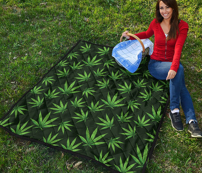 Pot Leaf Pattern Print Quilt