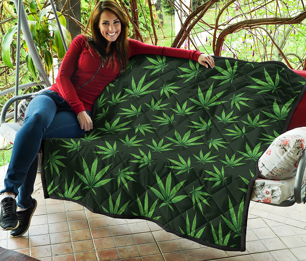 Pot Leaf Pattern Print Quilt