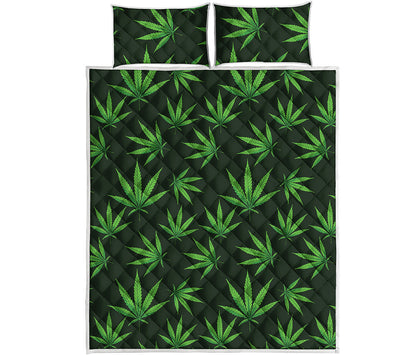 Pot Leaf Pattern Print Quilt Bed Set