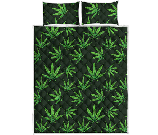 Pot Leaf Pattern Print Quilt Bed Set
