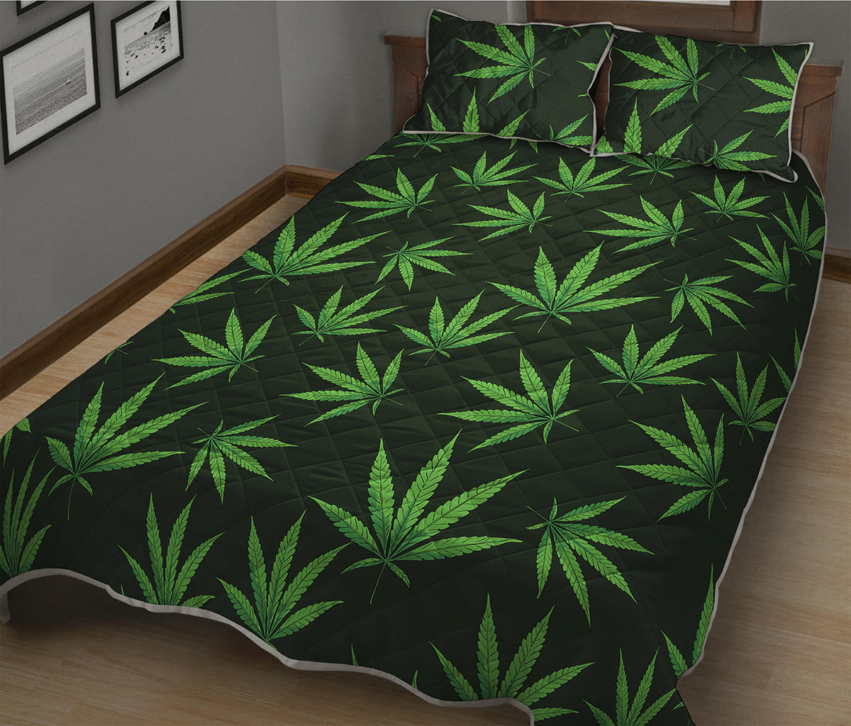 Pot Leaf Pattern Print Quilt Bed Set