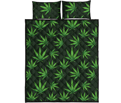 Pot Leaf Pattern Print Quilt Bed Set