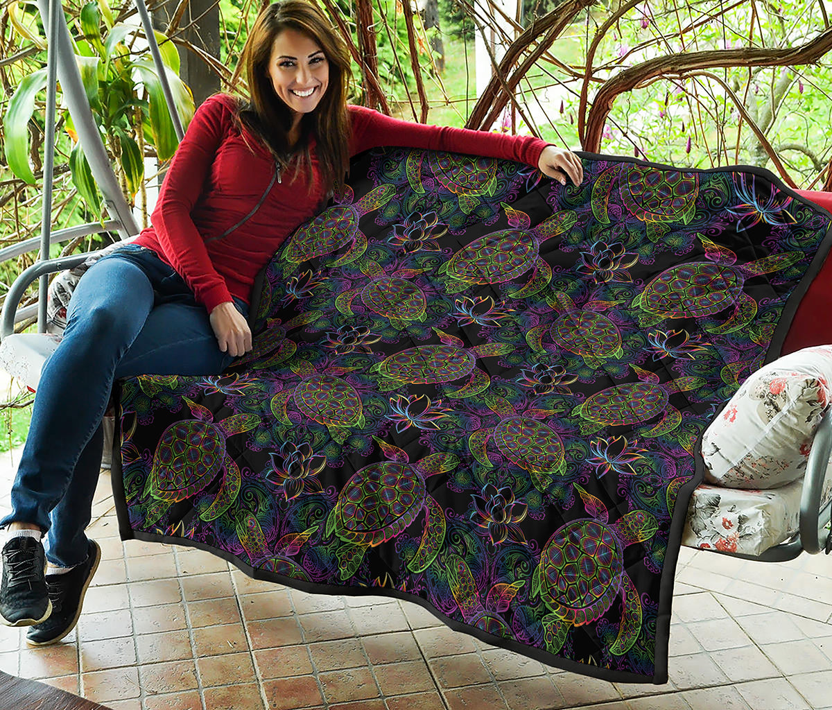 Psychedelic Sea Turtle Pattern Print Quilt