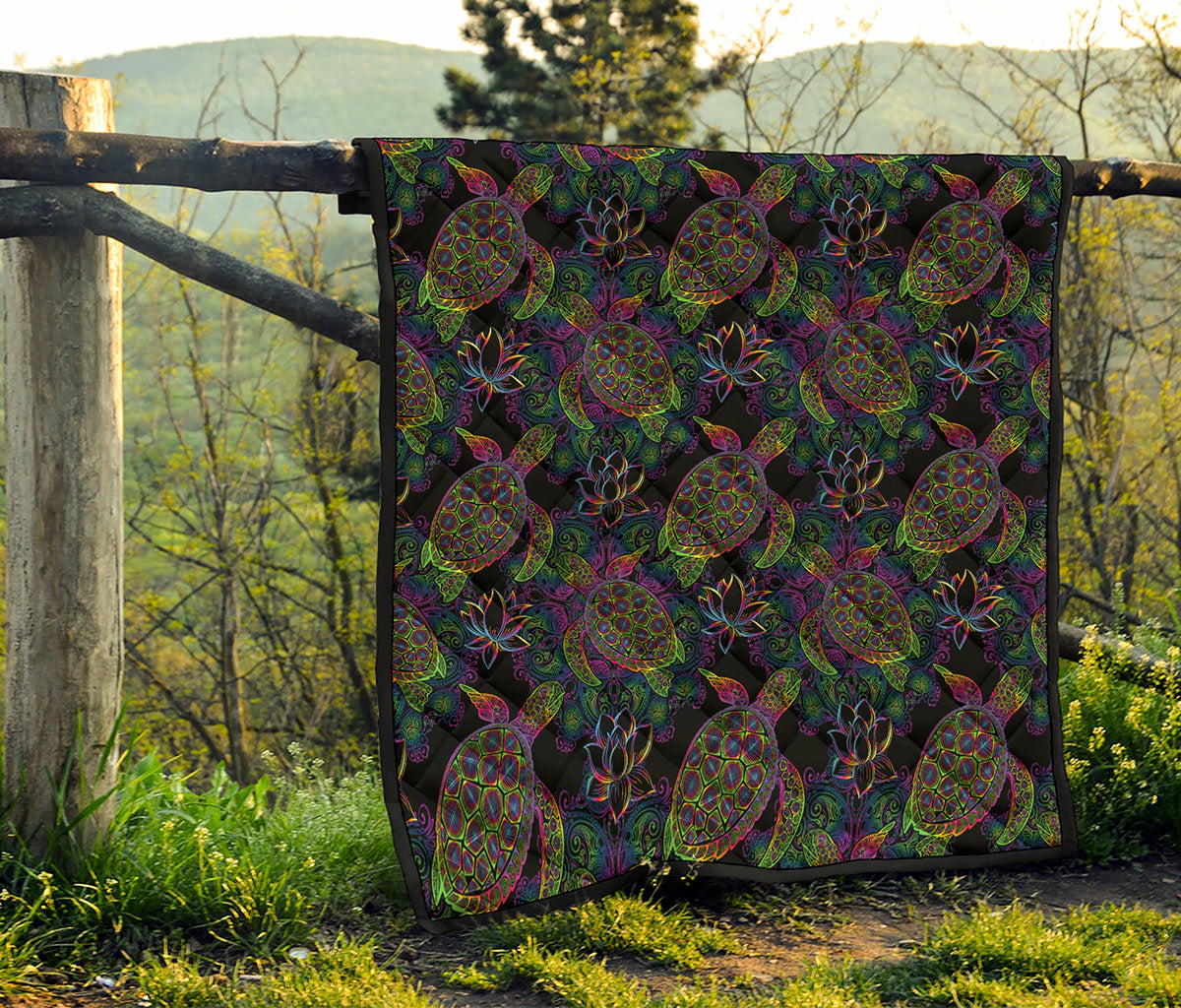 Psychedelic Sea Turtle Pattern Print Quilt