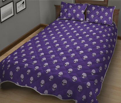 Purple Alien Face Pattern Print Quilt Bed Set