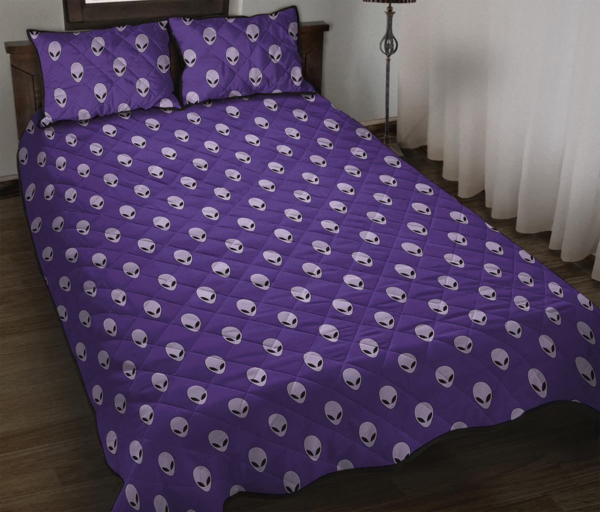 Purple Alien Face Pattern Print Quilt Bed Set