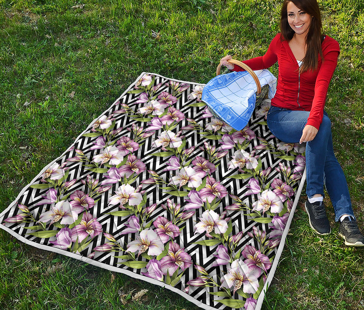 Purple Alstroemeria Zigzag Pattern Print Quilt