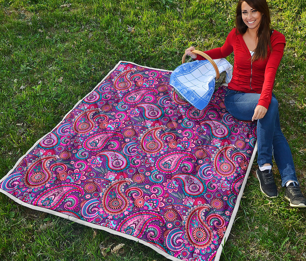 Purple And Pink Paisley Pattern Print Quilt