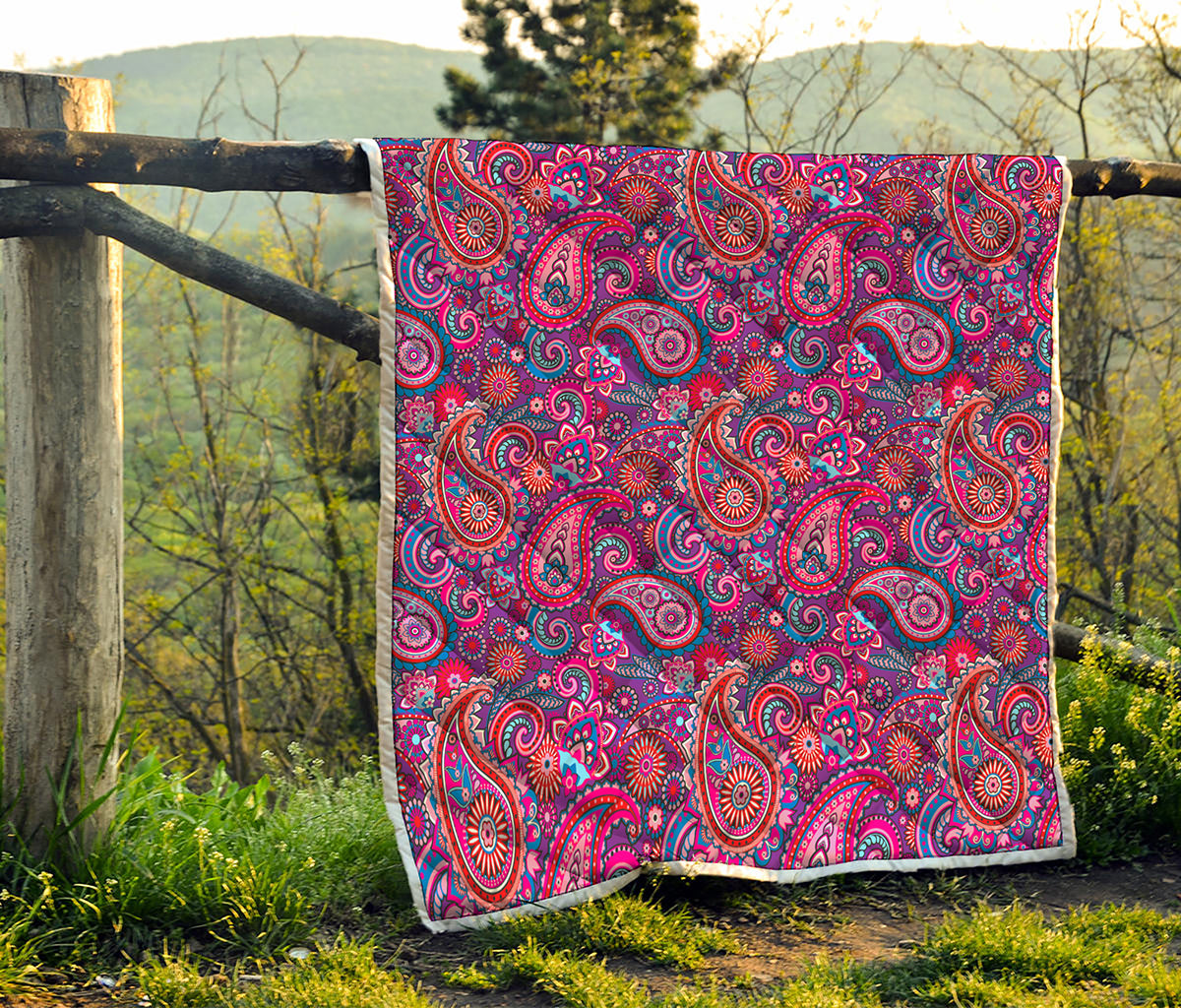 Purple And Pink Paisley Pattern Print Quilt