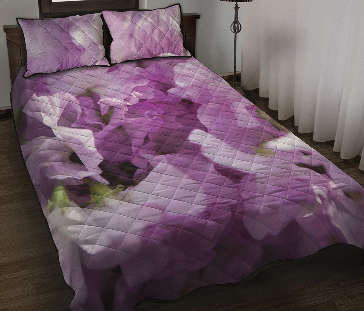 Purple Sweet Pea Print Quilt Bed Set