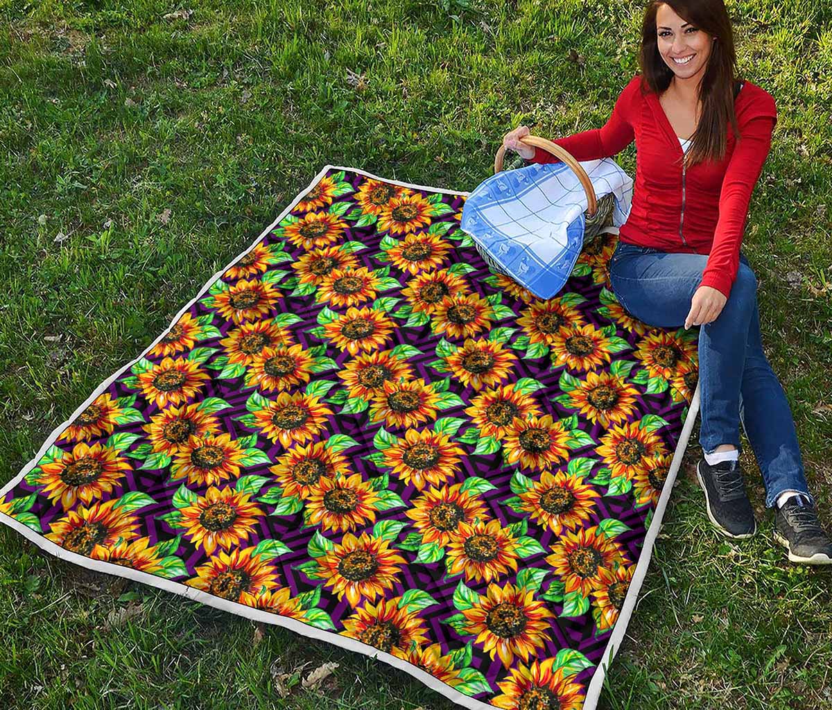 Purple Trippy Sunflower Pattern Print Quilt