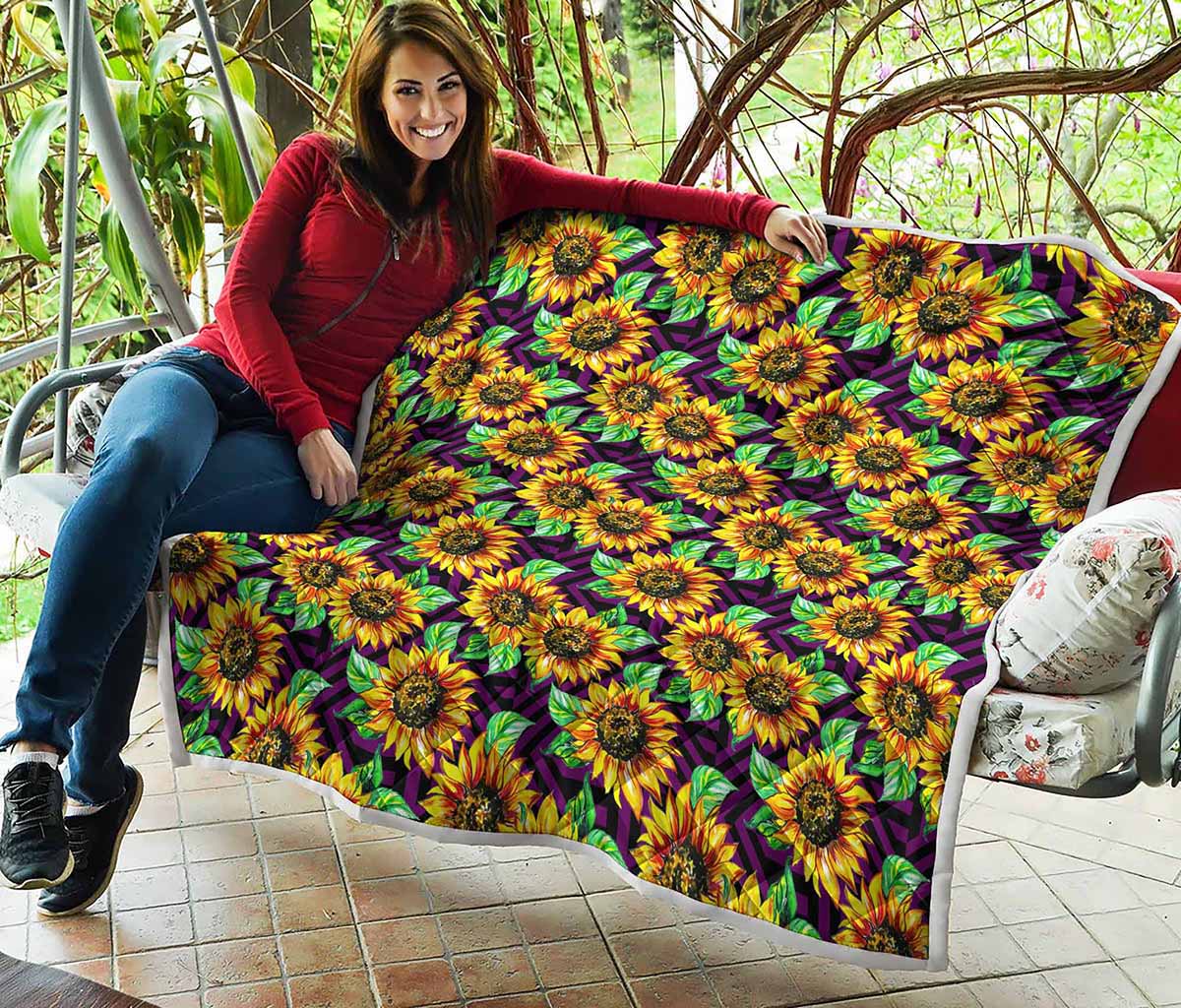 Purple Trippy Sunflower Pattern Print Quilt