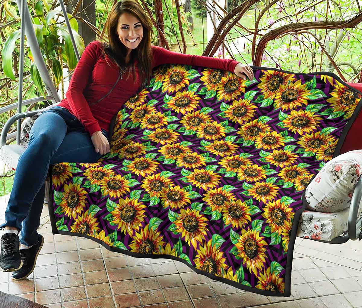 Purple Trippy Sunflower Pattern Print Quilt