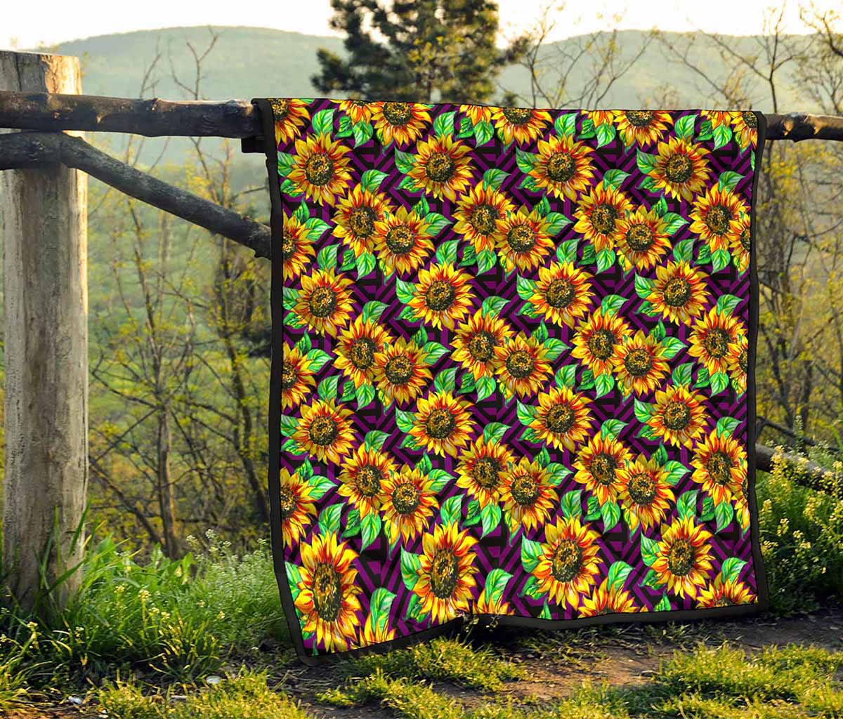 Purple Trippy Sunflower Pattern Print Quilt