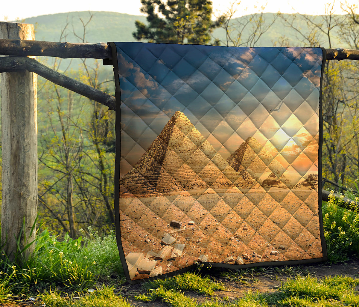 Pyramid Sunset Print Quilt