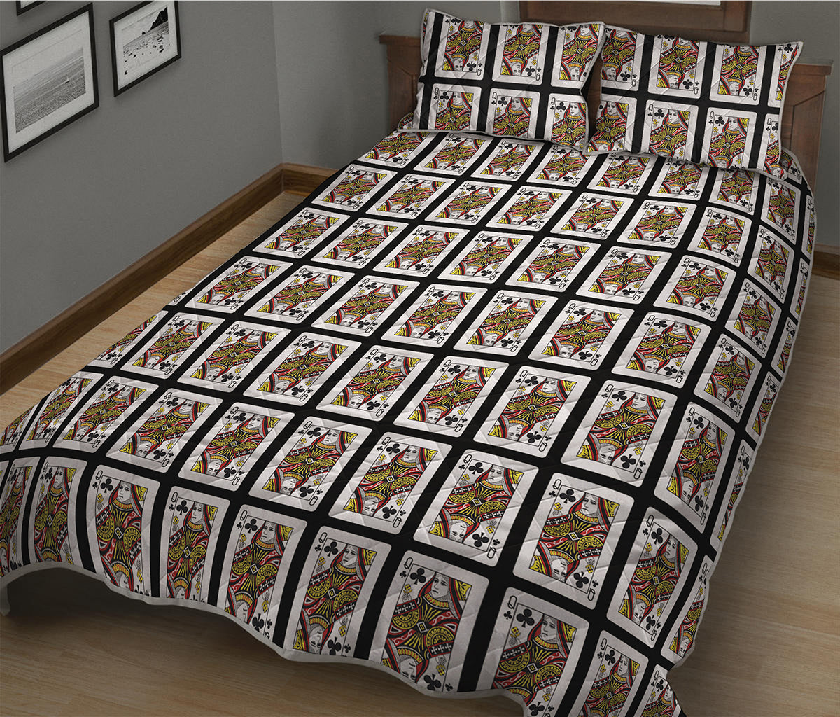 Queen Of Clubs Playing Card Pattern Print Quilt Bed Set