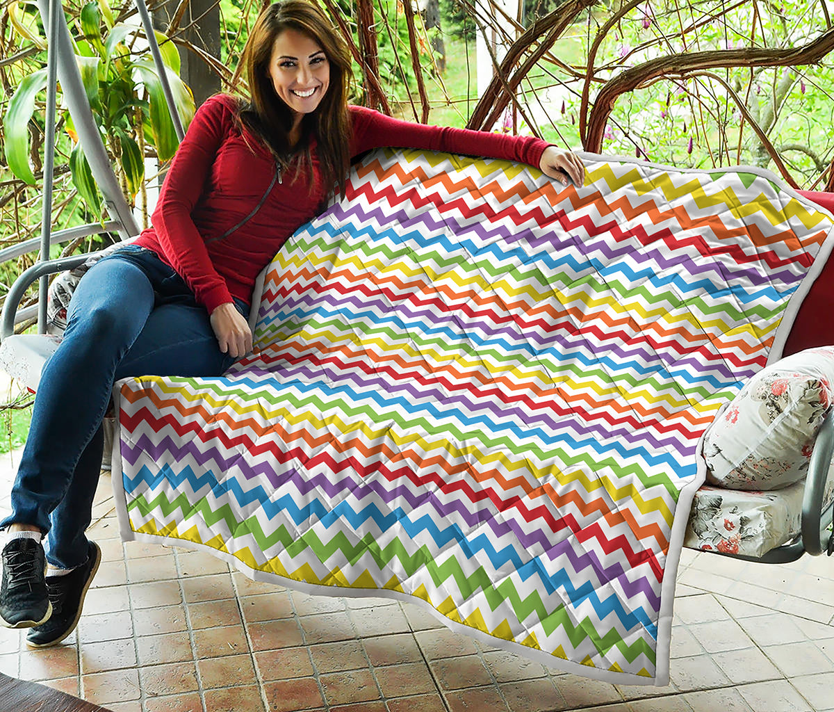Rainbow Chevron Pattern Print Quilt