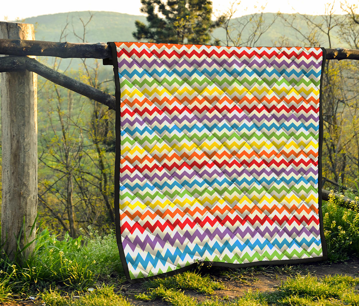 Rainbow Chevron Pattern Print Quilt