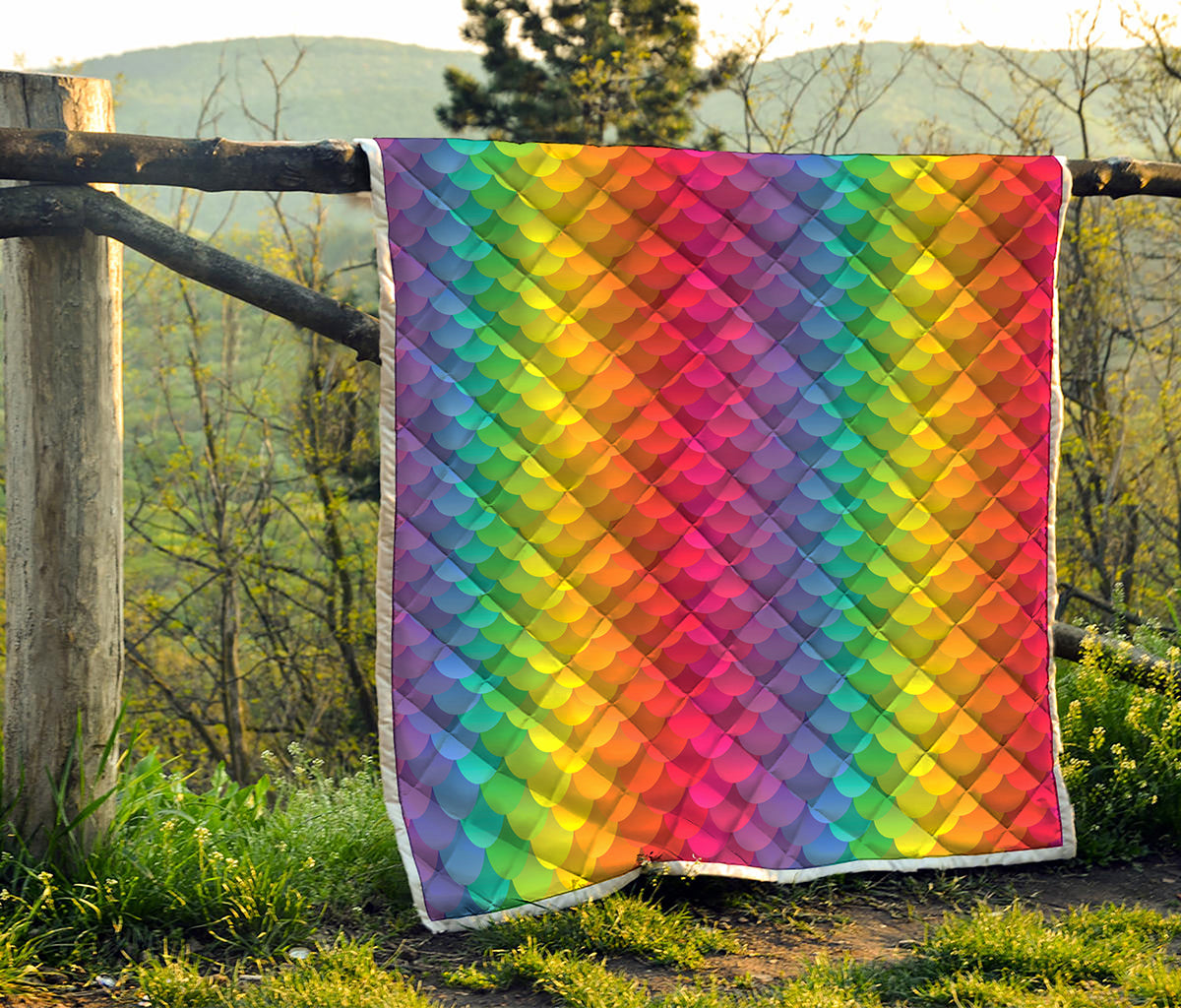Rainbow Mermaid Scale Pattern Print Quilt