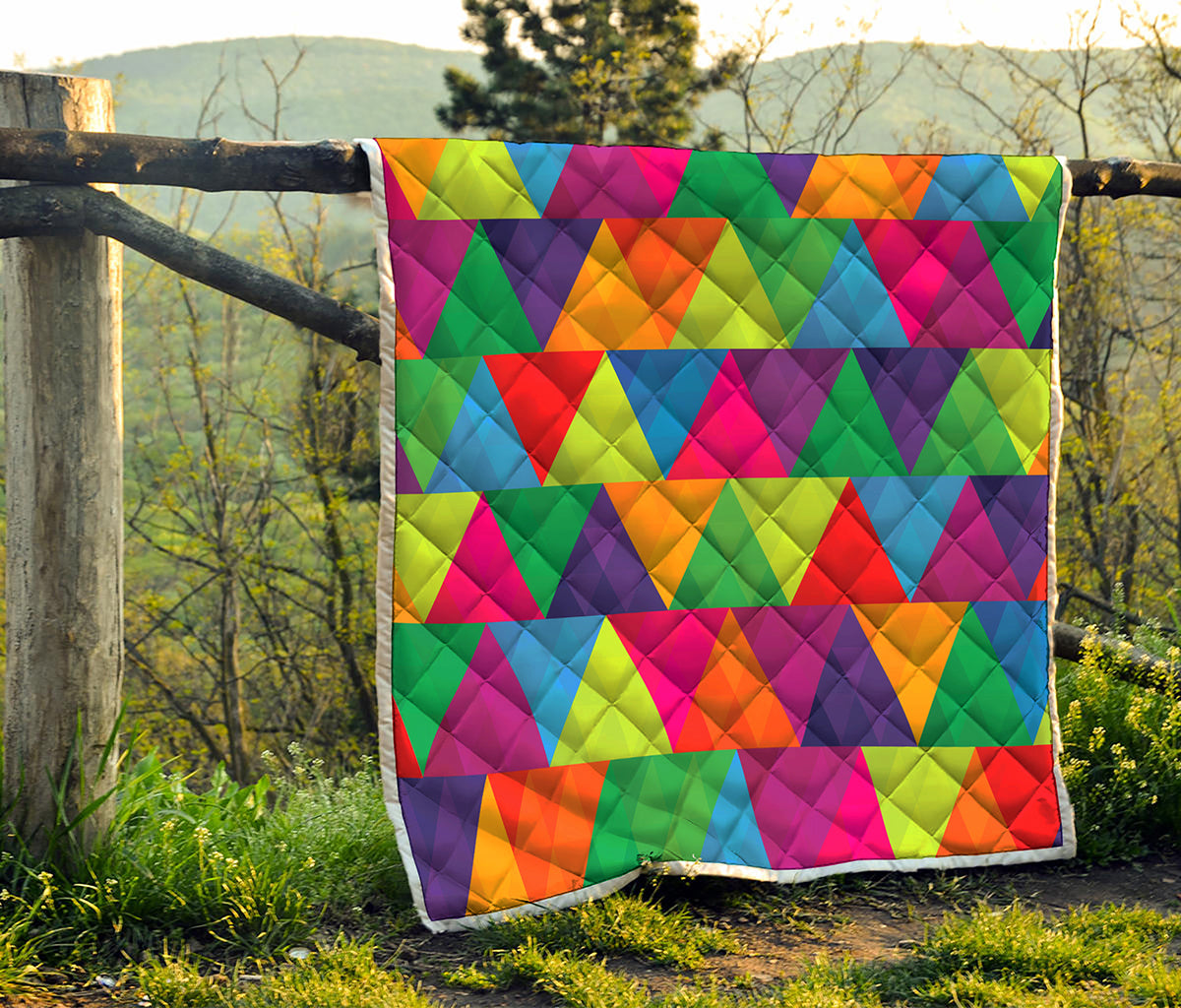 Rainbow Triangles Pattern Print Quilt