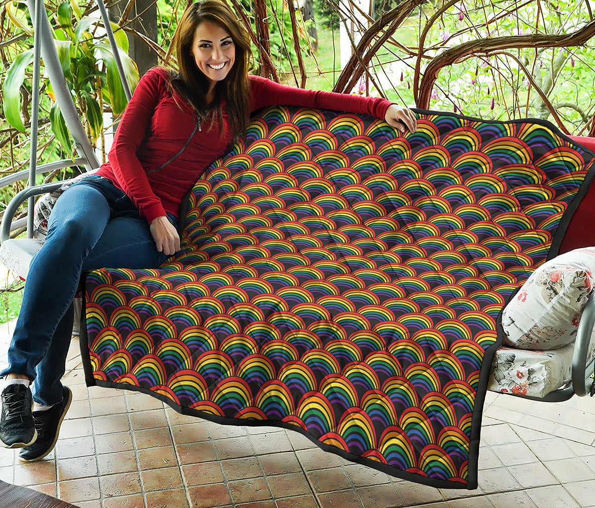Rainbow Wave Pattern Print Quilt