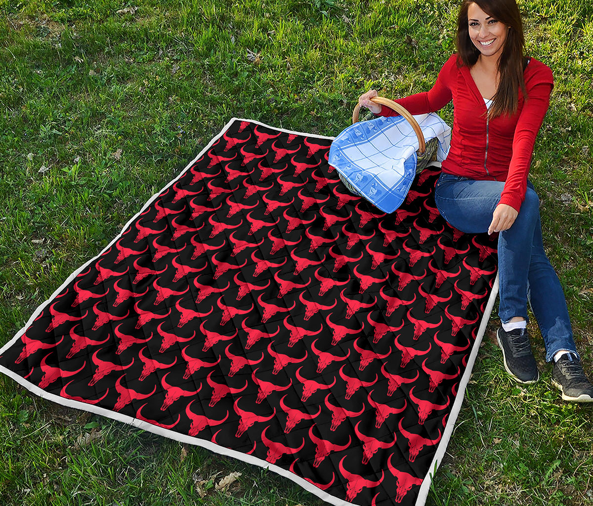 Red And Black Bull Skull Pattern Print Quilt