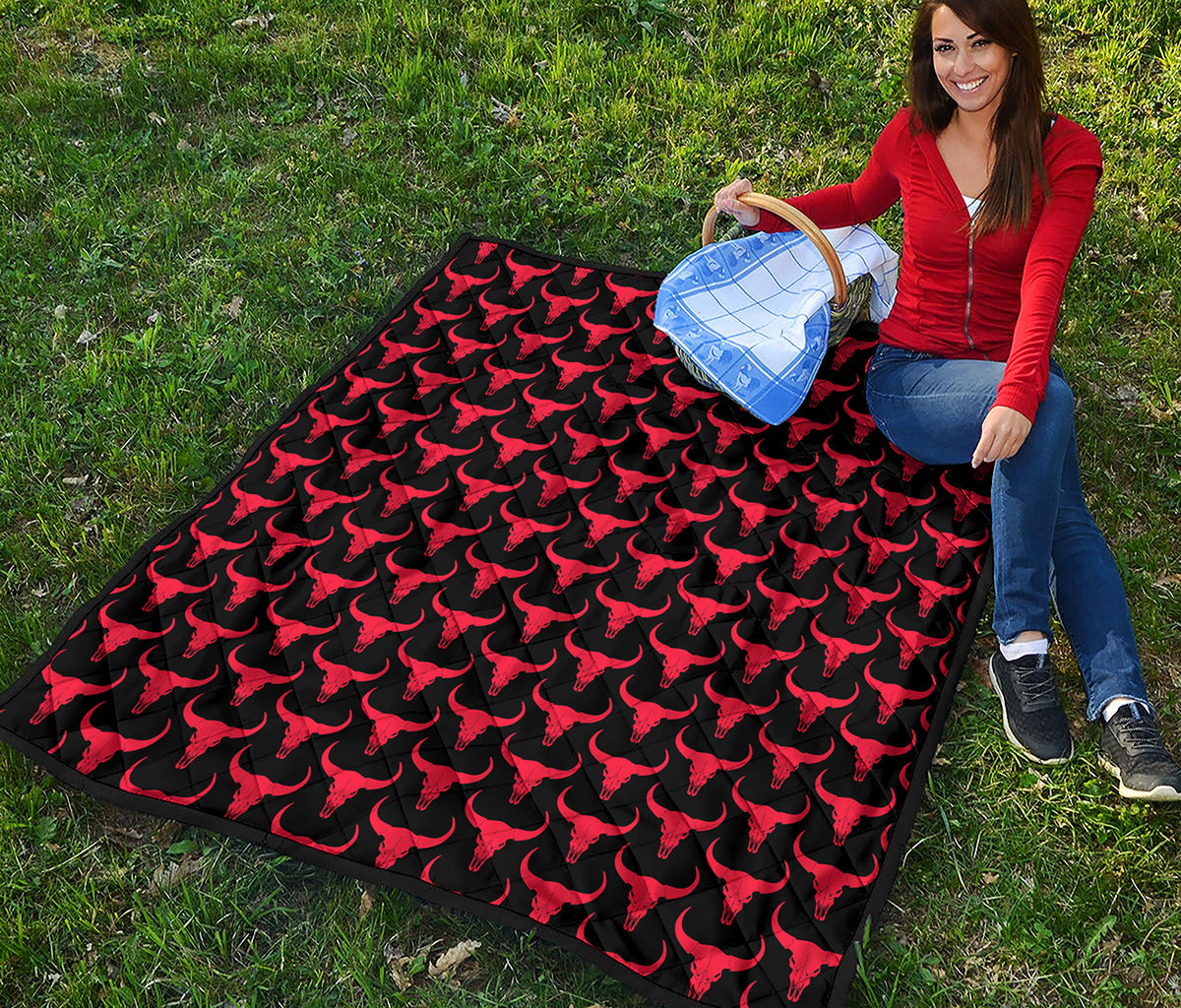 Red And Black Bull Skull Pattern Print Quilt