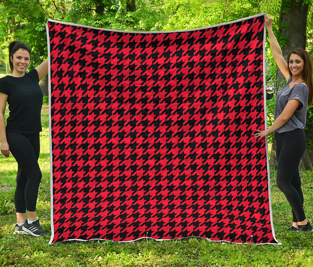 Red And Black Houndstooth Pattern Print Quilt